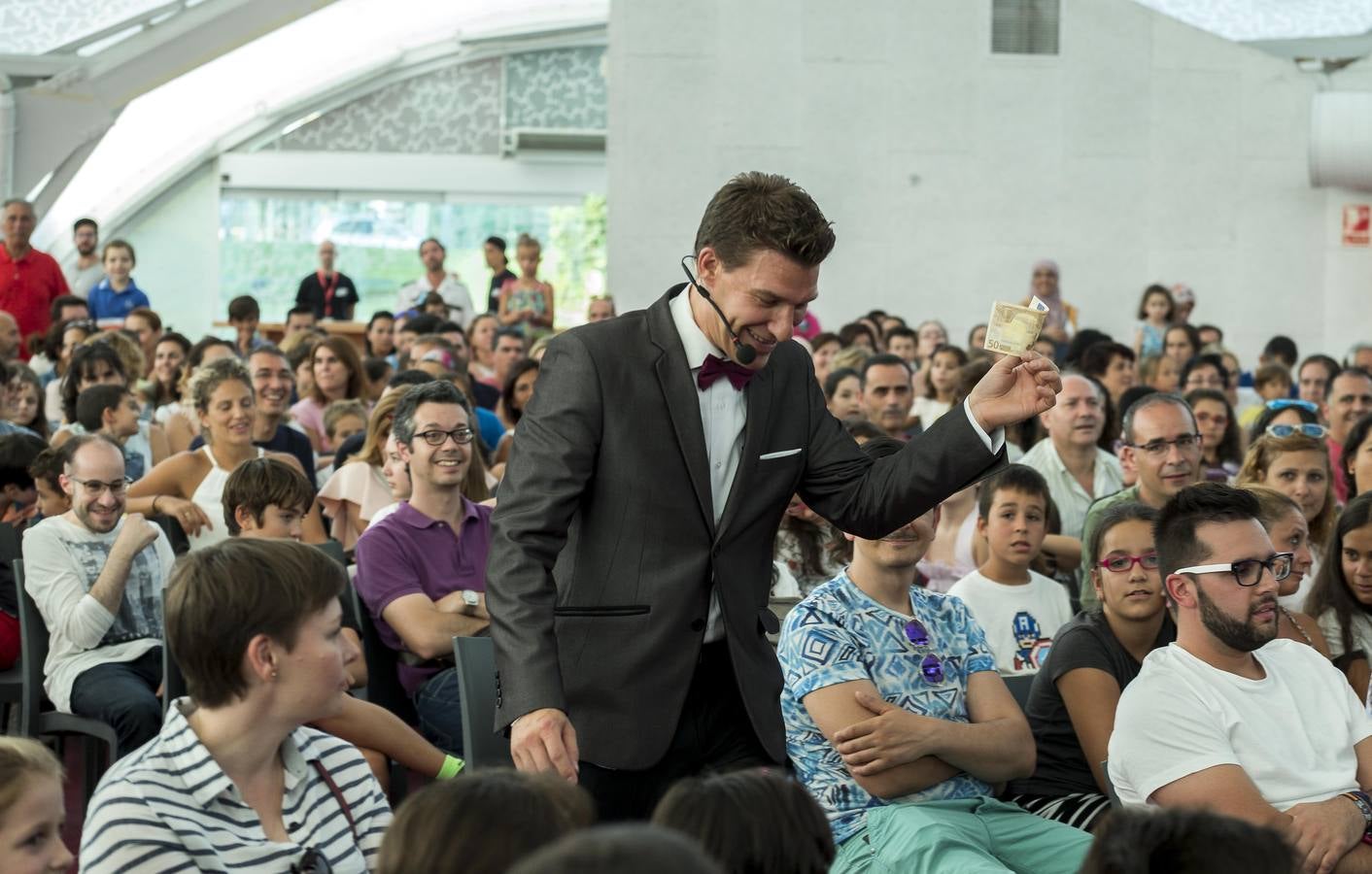 Fotos: Espectáculo de magia del mago Toño en la Cúpula del Milenio