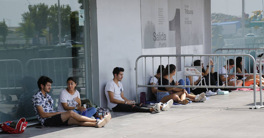 Fotos: Colas antes del concierto de Maluma