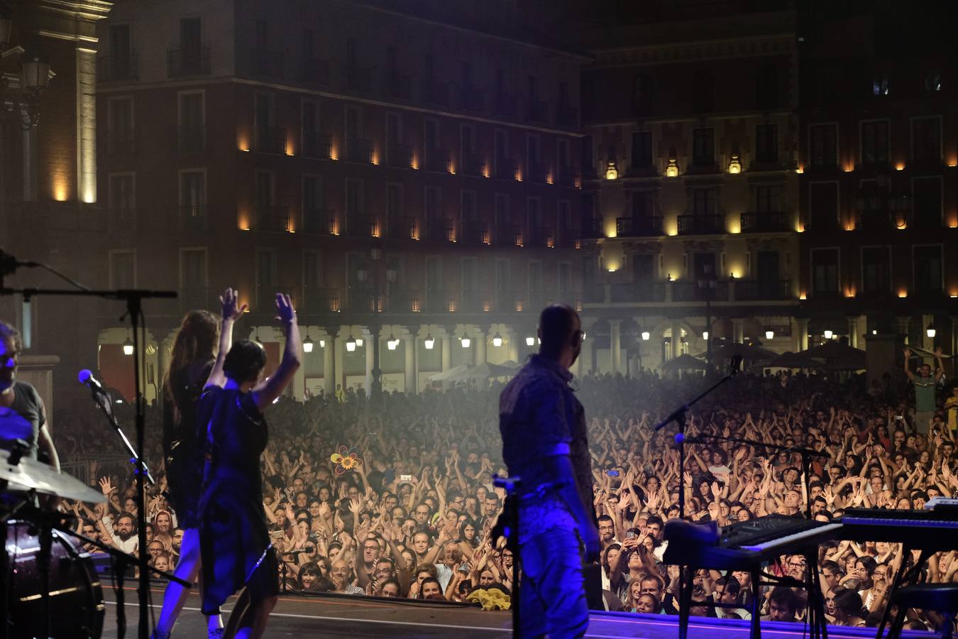 Fotos: Concierto de Rozalén en la Plaza Mayor de Valladolid