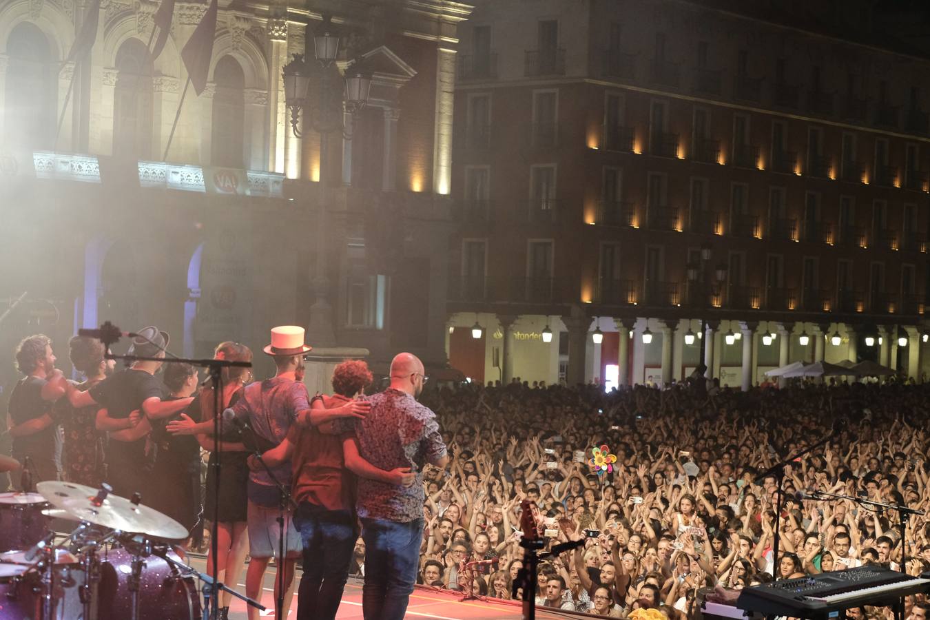 Fotos: Concierto de Rozalén en la Plaza Mayor de Valladolid