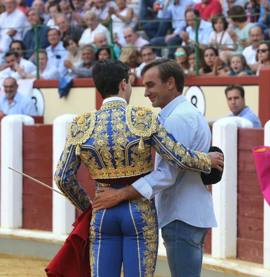 El navarro cortó tres orejas; Alfonso Ortiz se fue de vacío y Darío Domínguez escuchó tres avisos