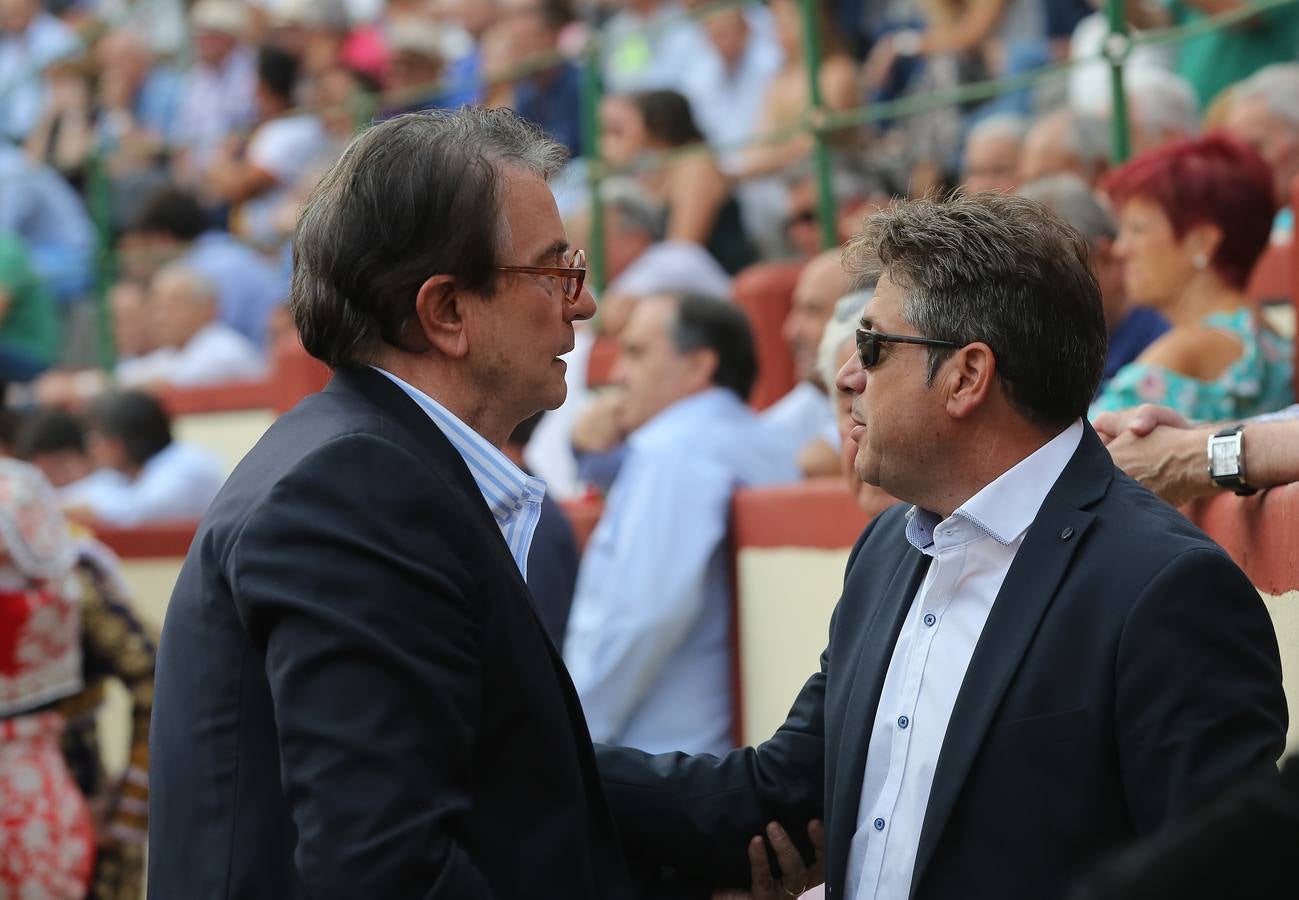 El navarro cortó tres orejas; Alfonso Ortiz se fue de vacío y Darío Domínguez escuchó tres avisos