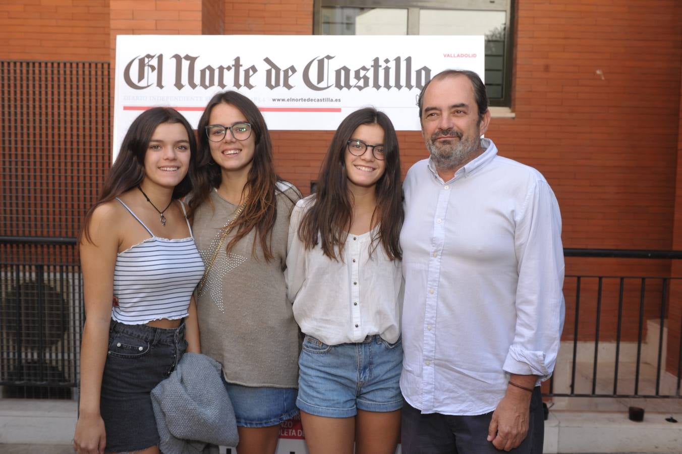 Jaime Rojas, delegado de El Norte en Segovia, con sus hijas, Olivia, Carolina y Candela.