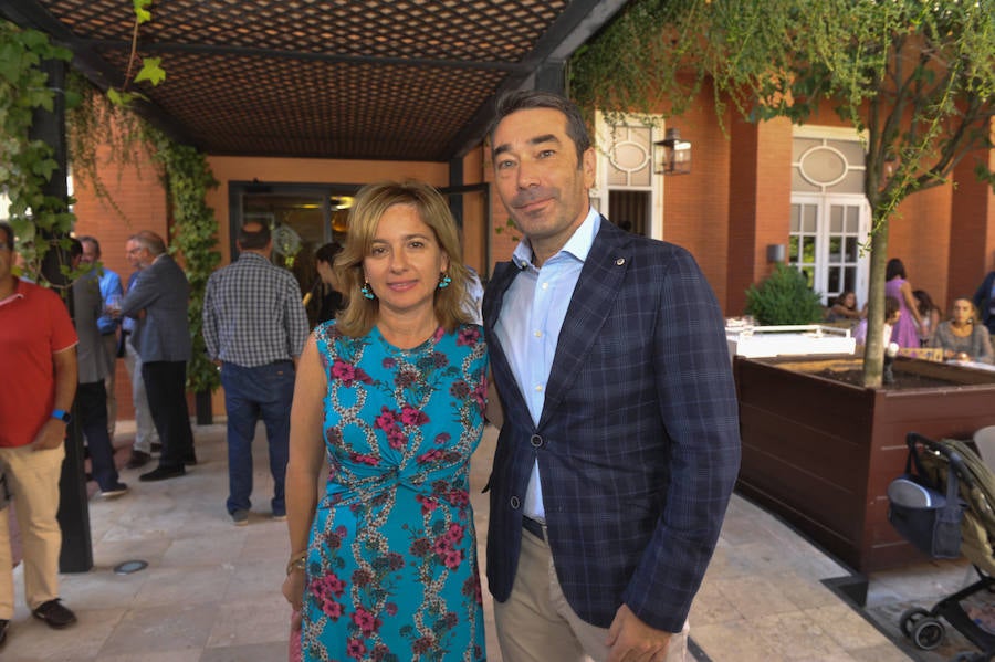 Mercedes Pertierra (Fundación Escuela Teresiana) y Francisco Rey, del BBVA.