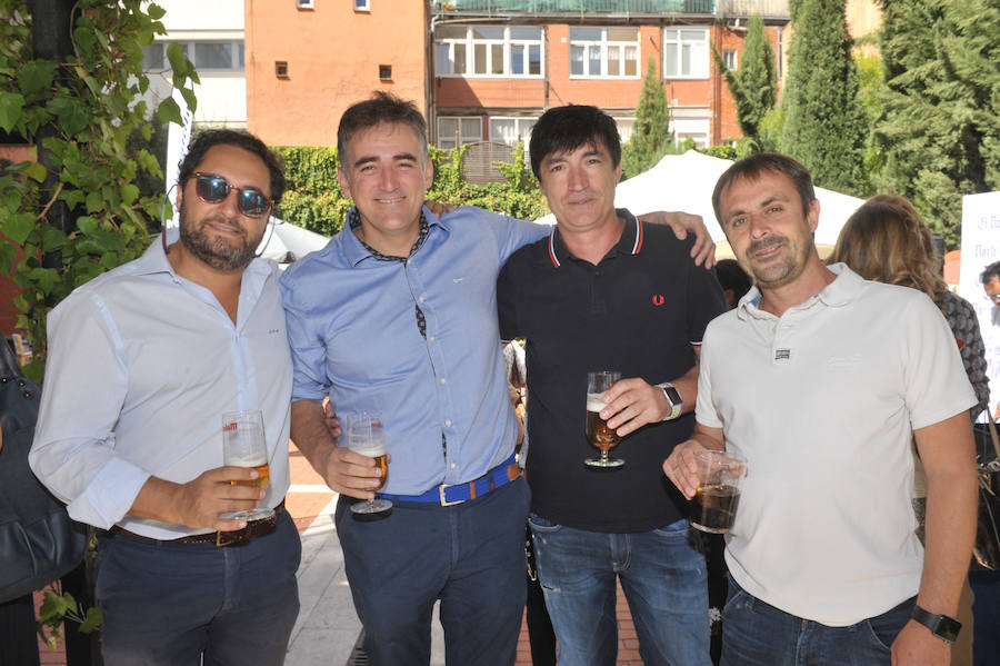 Juan Boluda (Clínica Odontológica del Sagrado Corazón), el traumatólogo Javier Nistal, Chema Vicente (Extrañas Producciones), y Kike Bueno (TVEO Producciones).