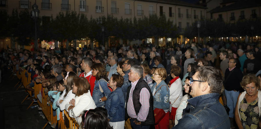 Fotos: Espectáculo de circo contemporáneo en la Plaza Mayor de Palencia