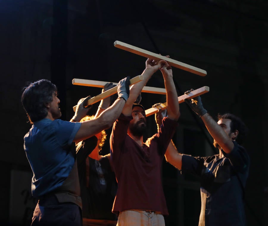 Fotos: Espectáculo de circo contemporáneo en la Plaza Mayor de Palencia
