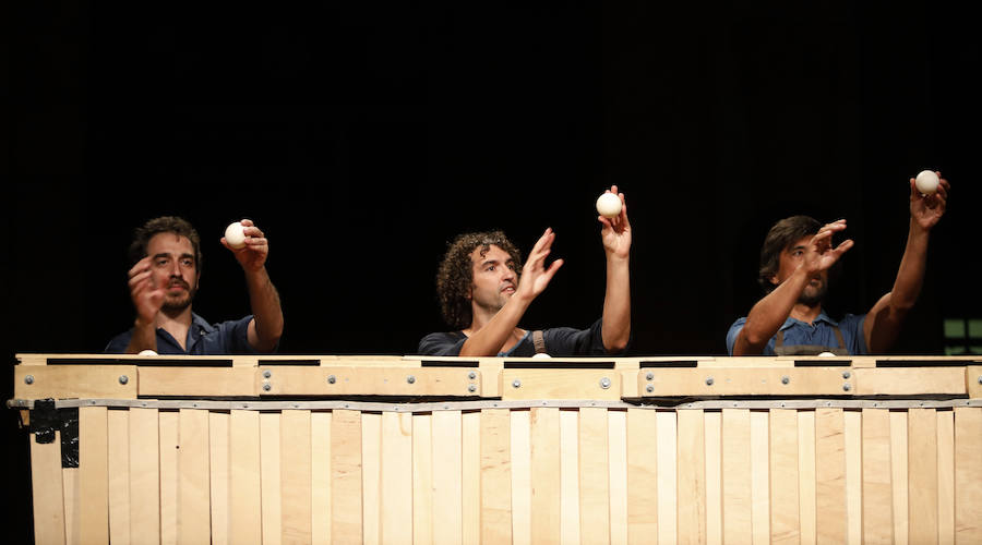 Fotos: Espectáculo de circo contemporáneo en la Plaza Mayor de Palencia