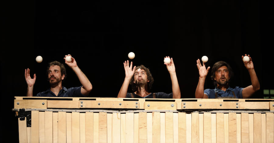 Fotos: Espectáculo de circo contemporáneo en la Plaza Mayor de Palencia