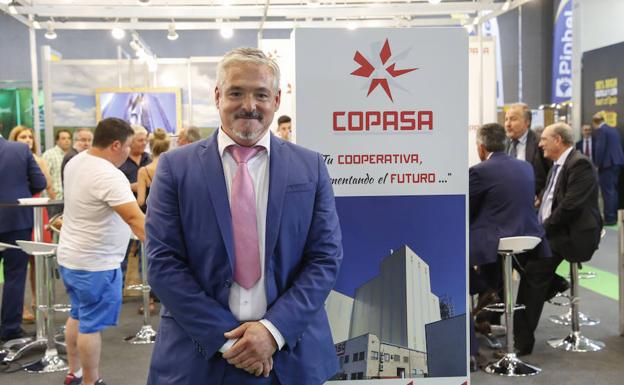 Víctor Manuel Rodríguez, en el estand de Copasa de Salamaq, en el pabellón central.