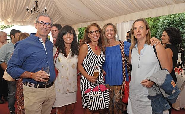 Invitados durante la última jornada de la caseta de El Norte de Castilla.