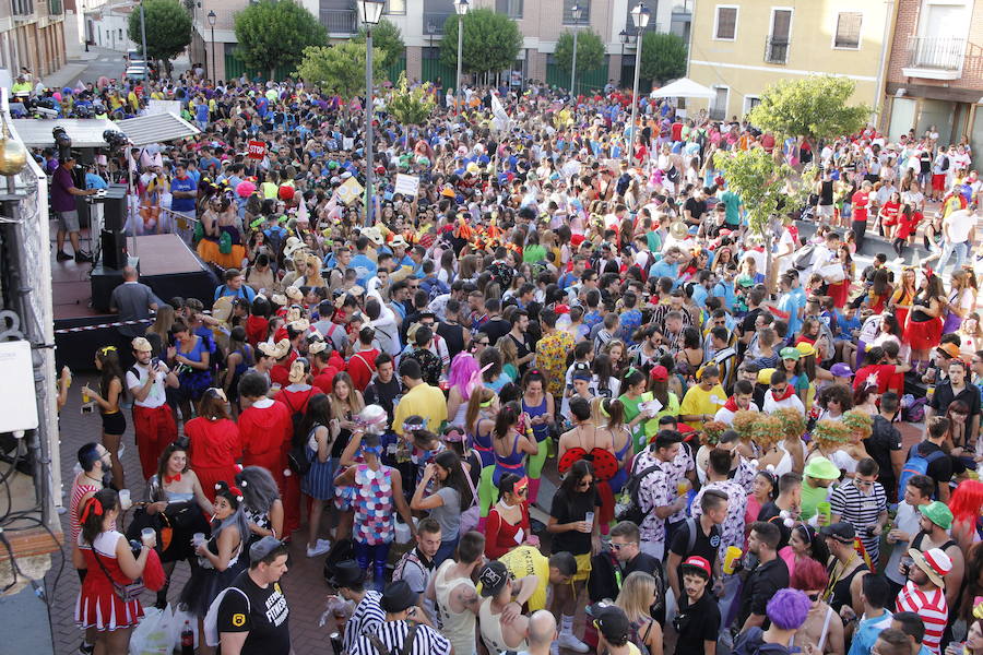 Fotos: El pregón y el desfile de peñas inauguran las fiestas de Laguna de Duero 2018