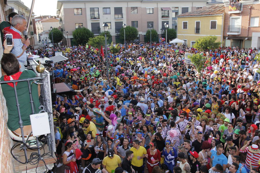 Fotos: El pregón y el desfile de peñas inauguran las fiestas de Laguna de Duero 2018