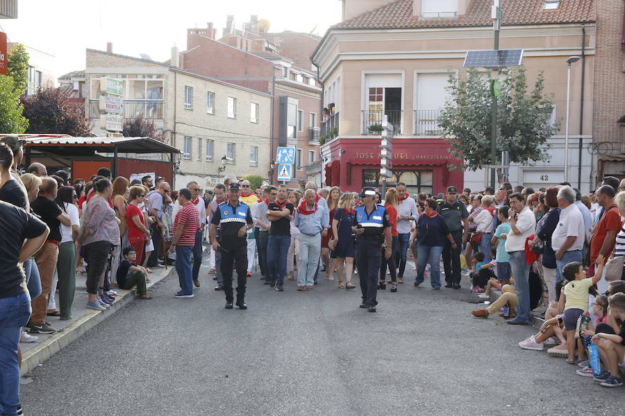 Fotos: El pregón y el desfile de peñas inauguran las fiestas de Laguna de Duero 2018