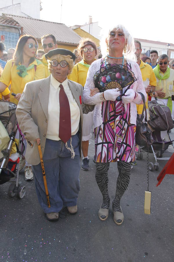 Fotos: El pregón y el desfile de peñas inauguran las fiestas de Laguna de Duero 2018