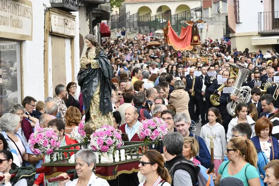 Fotos: Procesión de las fiestas de El Caloco en El Espinar