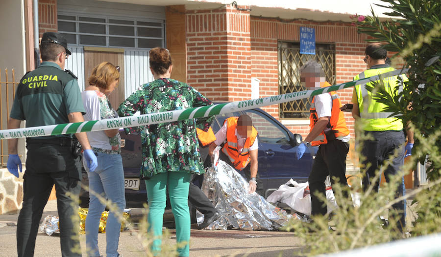 Fotos: Un menor asesina presuntamente a puñaladas a la pareja de su madre en Nava del Rey