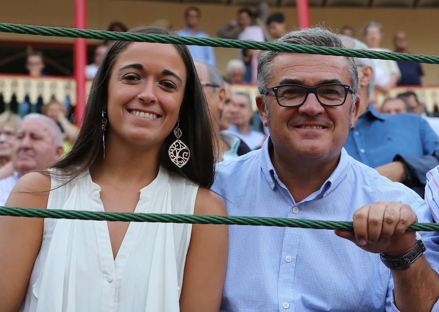 Padilla sufrió una terrible cogida, pero se repuso y abrió la Puerta Grande del coso vallisoletano acompañado de El Fandi, mientras que Ferrera cortó una oreja