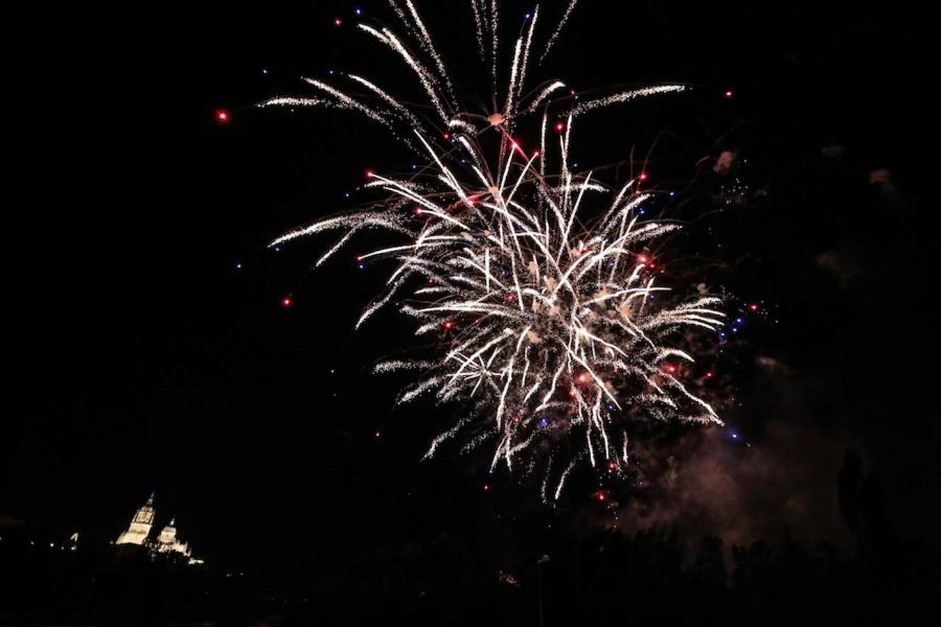 Fotos: Los fuegos Artificiales encienden las fiestas en Salamanca