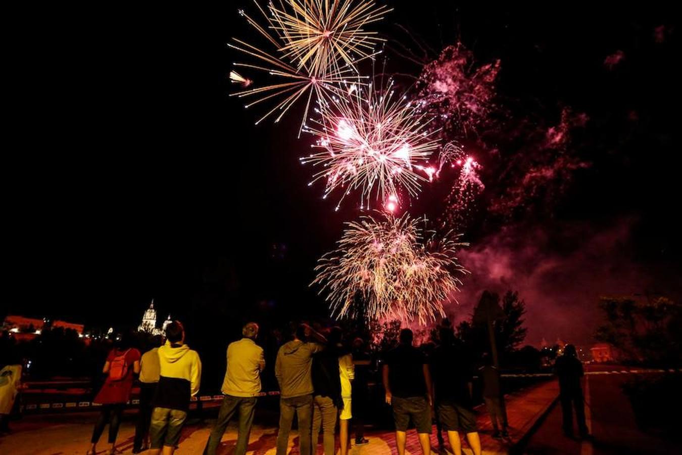 Fotos: Los fuegos Artificiales encienden las fiestas en Salamanca