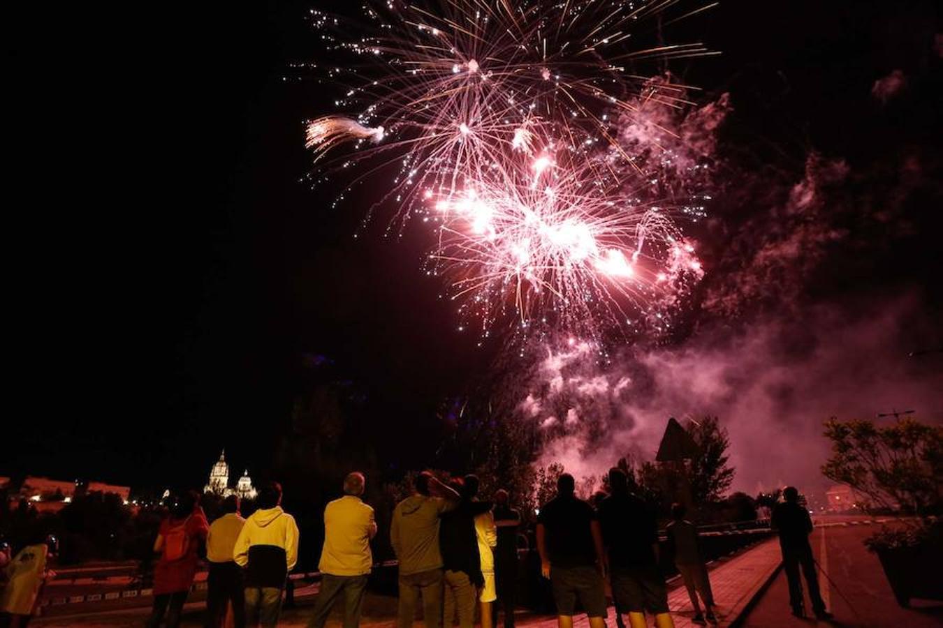 Fotos: Los fuegos Artificiales encienden las fiestas en Salamanca