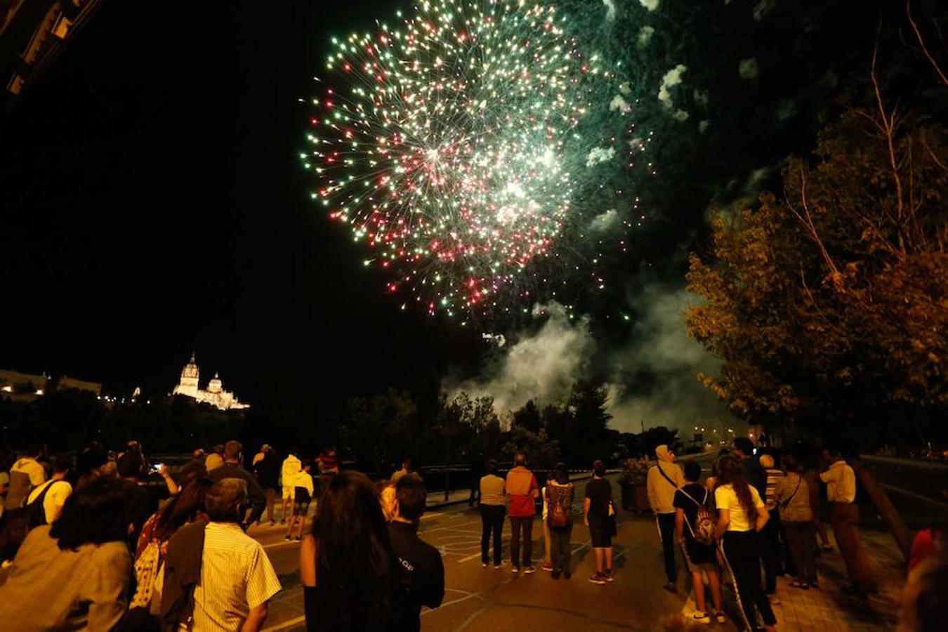 Fotos: Los fuegos Artificiales encienden las fiestas en Salamanca