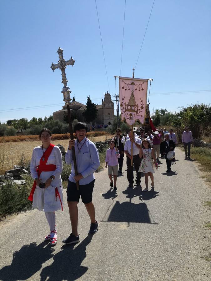 Fotos: Procesión de Mucientes a su Virgen de la Vega