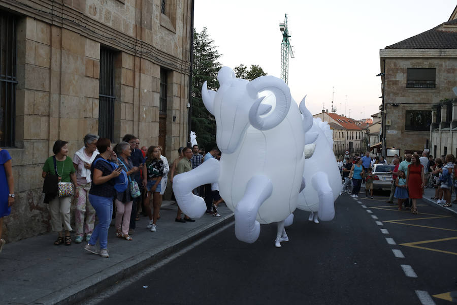 'Planetarium' deslumbra a los salmantinos y a los visitantes con sus figuras estelares