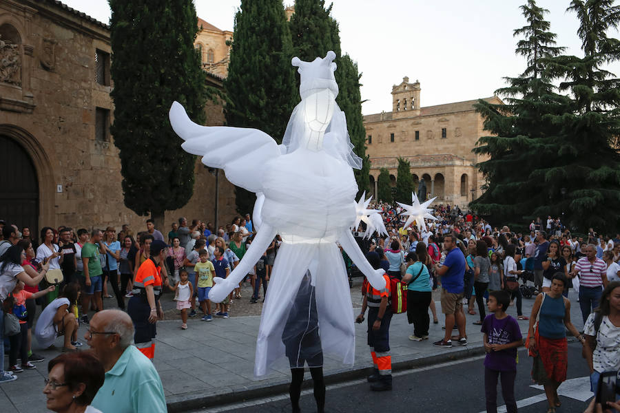 'Planetarium' deslumbra a los salmantinos y a los visitantes con sus figuras estelares