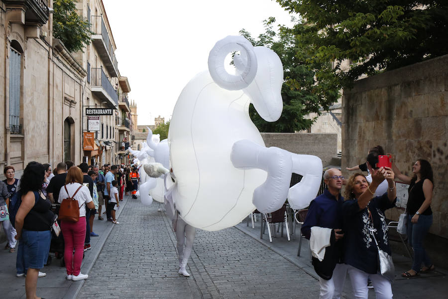 'Planetarium' deslumbra a los salmantinos y a los visitantes con sus figuras estelares