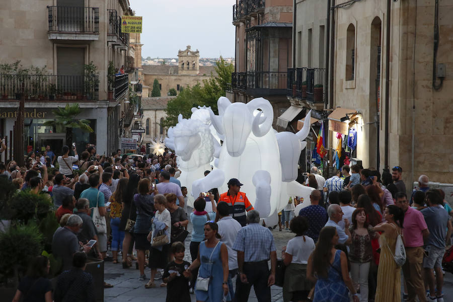 'Planetarium' deslumbra a los salmantinos y a los visitantes con sus figuras estelares