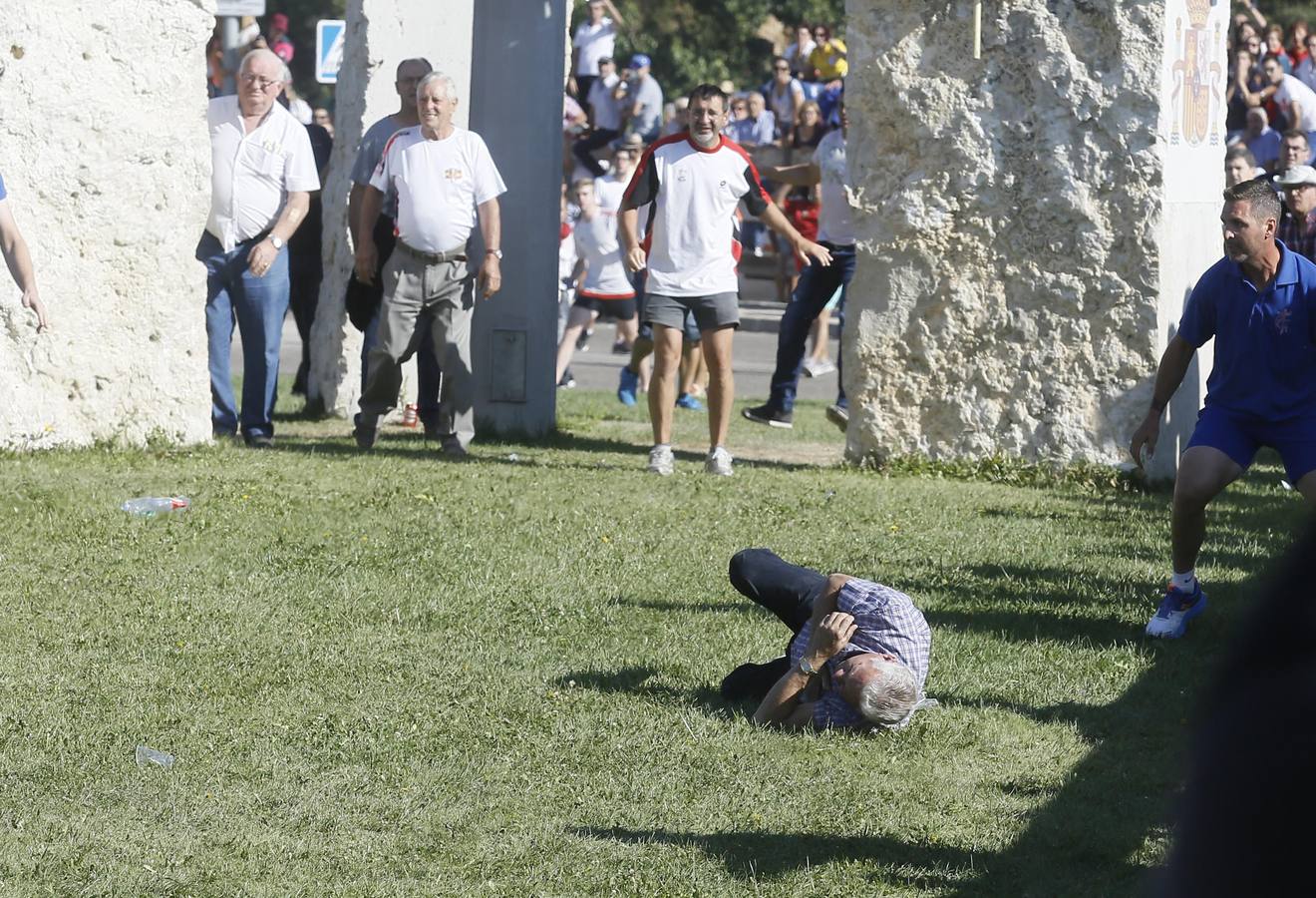 Dos personas han resultado heridas, al parecer uno con una posible cornada en la pierna