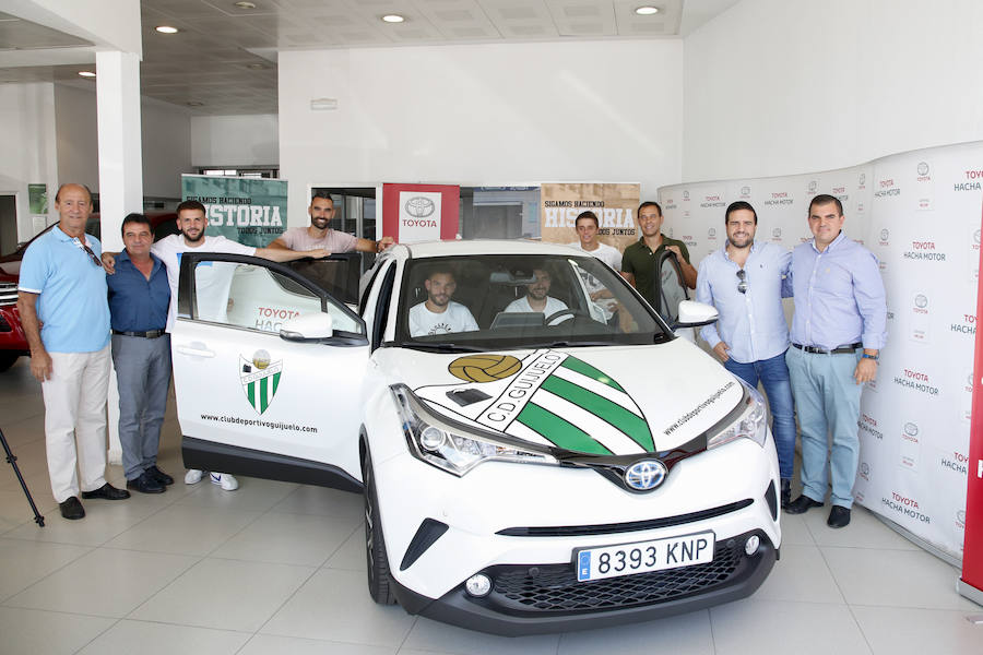 Fotos: El CD Guijuelo presenta su nuevo coche oficial