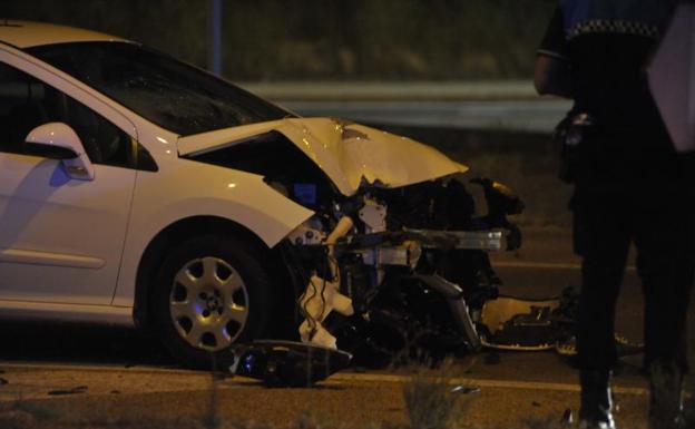 Imagen principal - Vehículos implicados en el accidente.