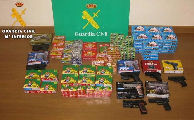 La Guardia Civil interviene 8.950 petardos y siete pistolas de bolas en Palencia