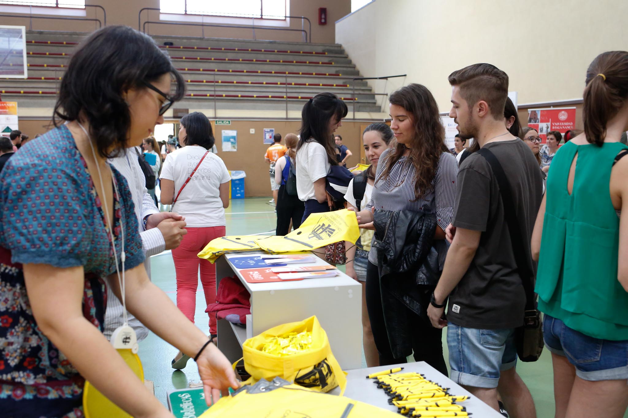 El pabellón deportivo del Campus Unamuno y sus alrededores reunió desde las 12 a las 18 h., a estudiantes de Grado, Máster y Doctorado con representantes de los principales Servicios y Unidades de la Universidad de Salamanca