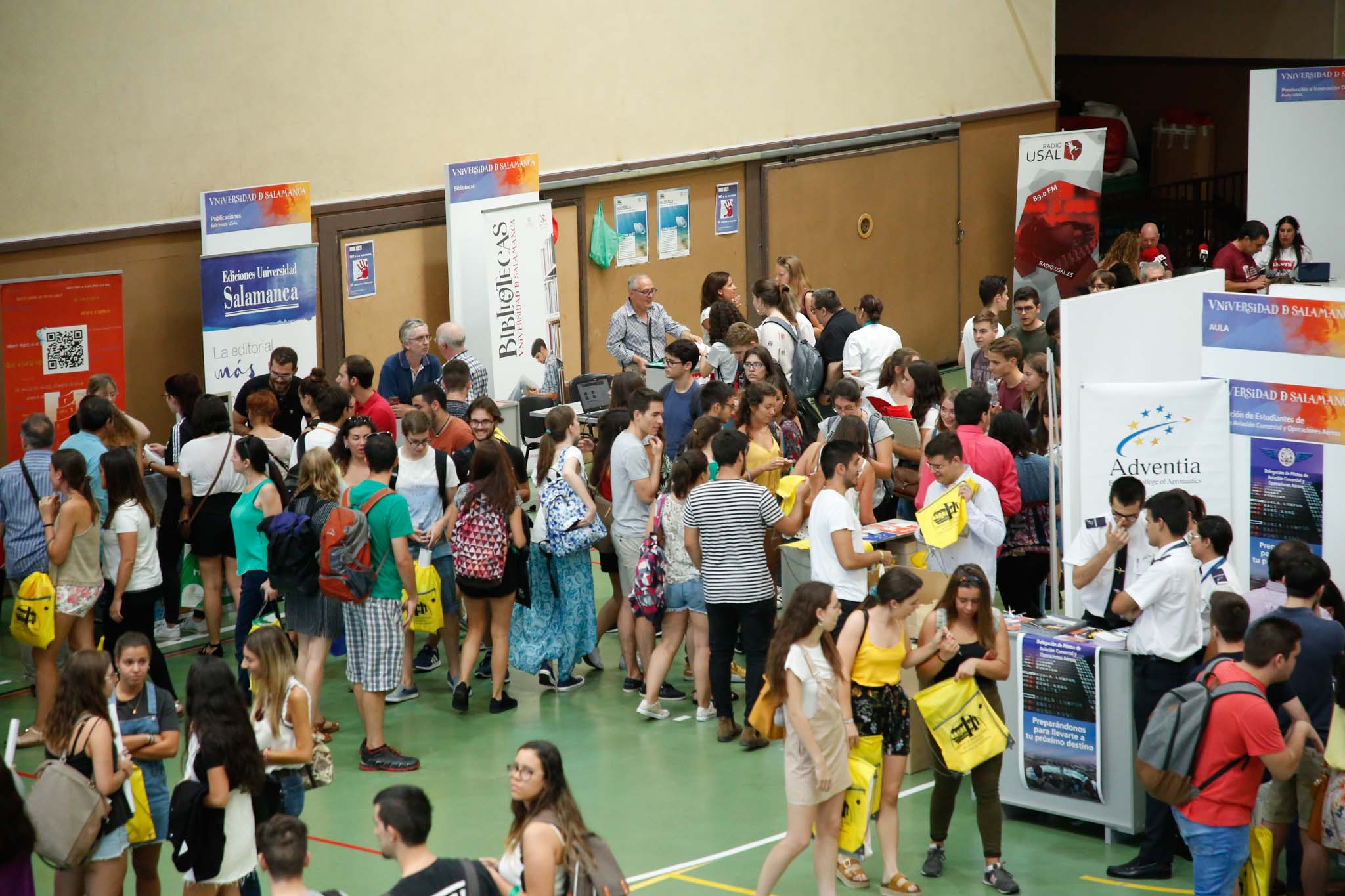 El pabellón deportivo del Campus Unamuno y sus alrededores reunió desde las 12 a las 18 h., a estudiantes de Grado, Máster y Doctorado con representantes de los principales Servicios y Unidades de la Universidad de Salamanca