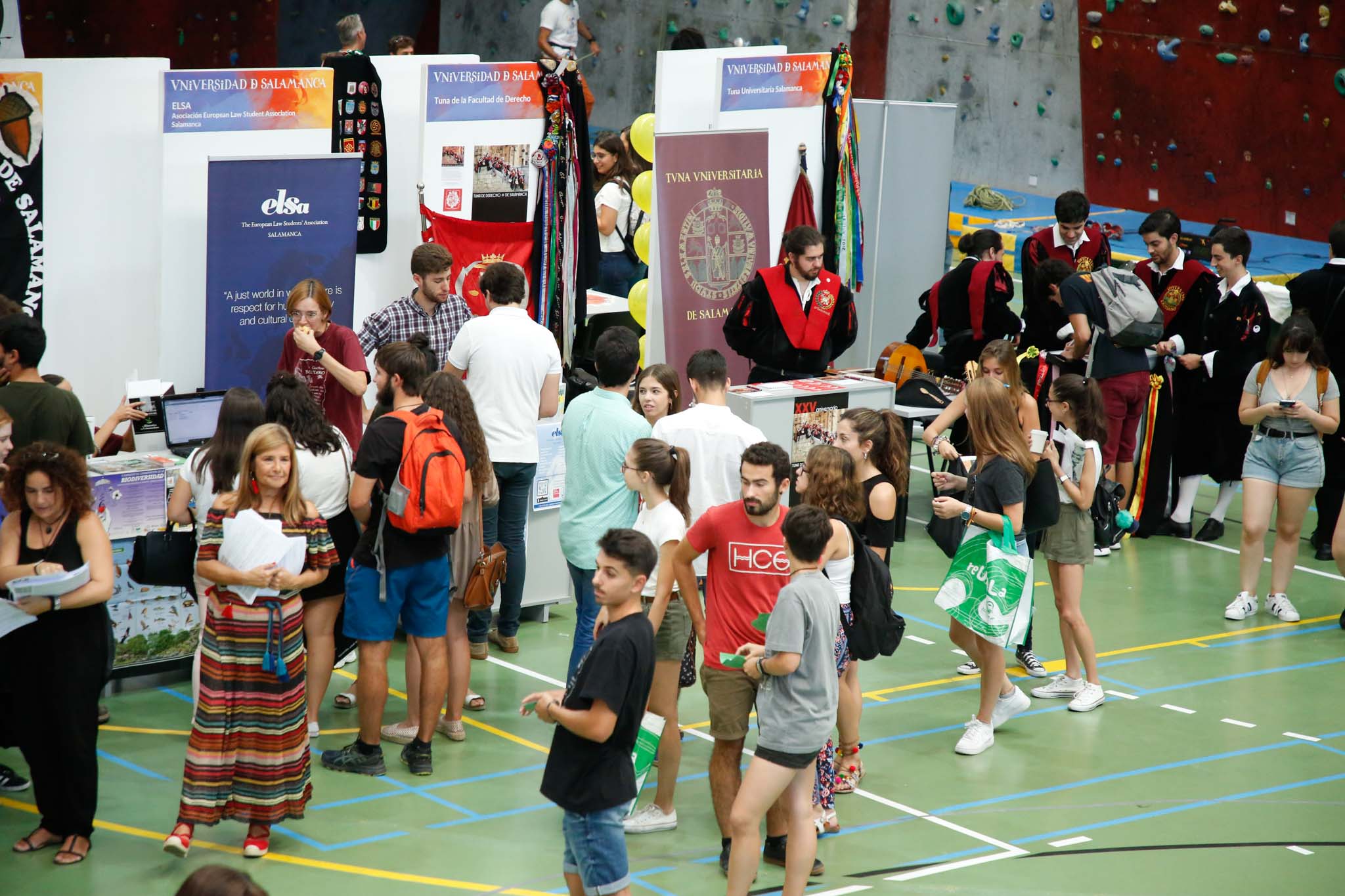 El pabellón deportivo del Campus Unamuno y sus alrededores reunió desde las 12 a las 18 h., a estudiantes de Grado, Máster y Doctorado con representantes de los principales Servicios y Unidades de la Universidad de Salamanca