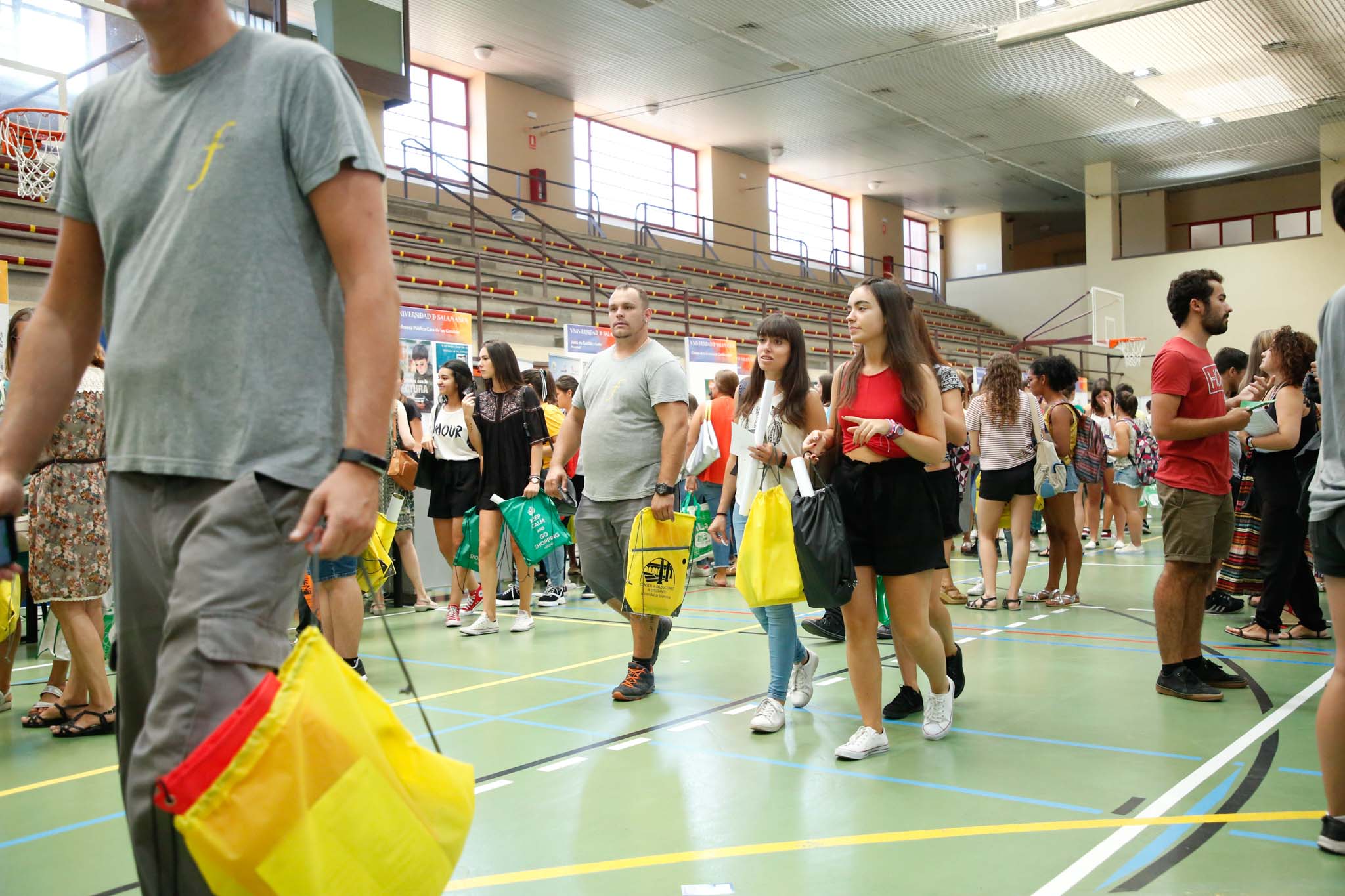 El pabellón deportivo del Campus Unamuno y sus alrededores reunió desde las 12 a las 18 h., a estudiantes de Grado, Máster y Doctorado con representantes de los principales Servicios y Unidades de la Universidad de Salamanca