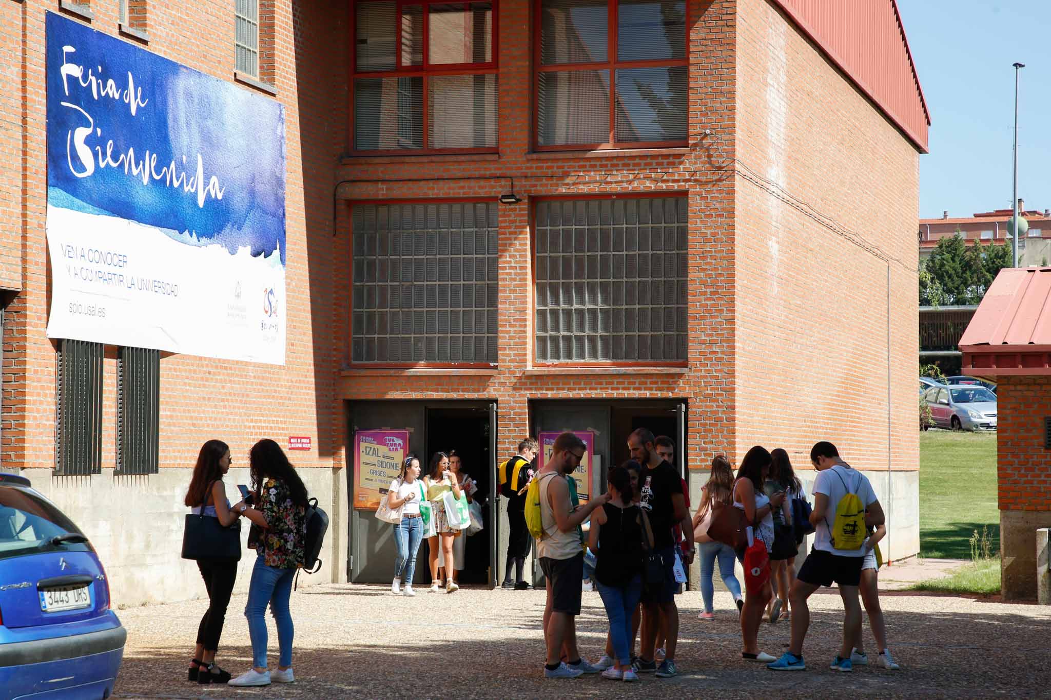 El pabellón deportivo del Campus Unamuno y sus alrededores reunió desde las 12 a las 18 h., a estudiantes de Grado, Máster y Doctorado con representantes de los principales Servicios y Unidades de la Universidad de Salamanca