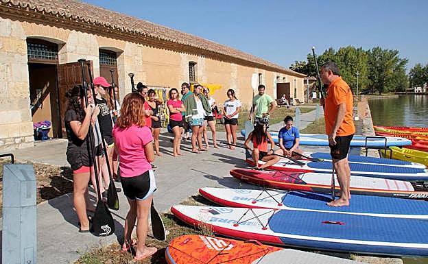 Los equipos femeninos del CPLV y El Salvador disfrutan del Canal de Castilla