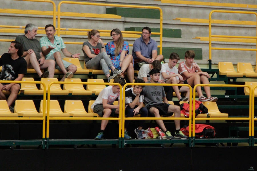 Fotos: La Antigua CB Tormes cede ante el Menorca (67-74)