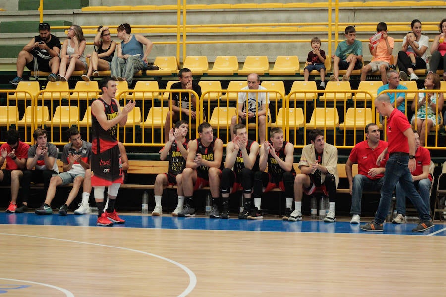 Fotos: La Antigua CB Tormes cede ante el Menorca (67-74)