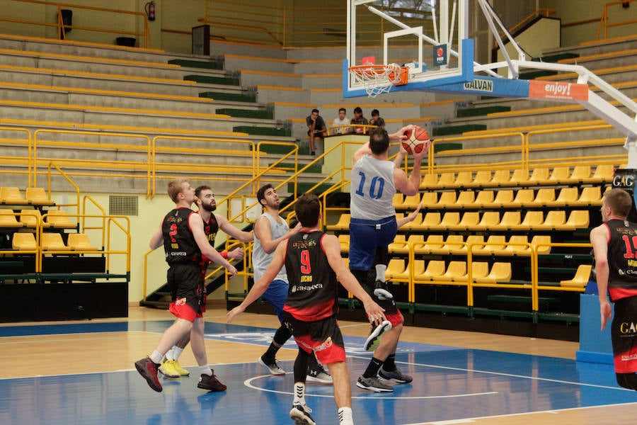 Fotos: La Antigua CB Tormes cede ante el Menorca (67-74)