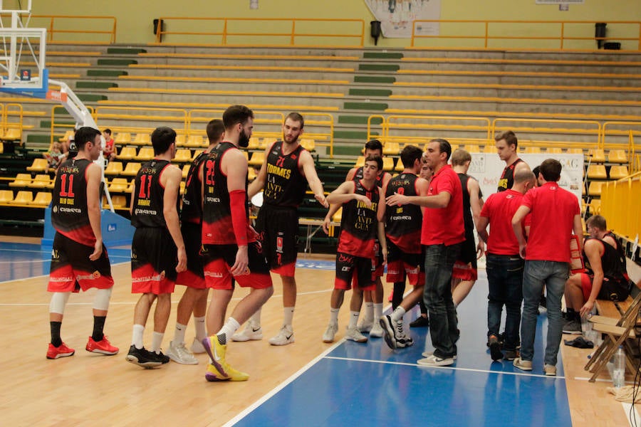 Fotos: La Antigua CB Tormes cede ante el Menorca (67-74)