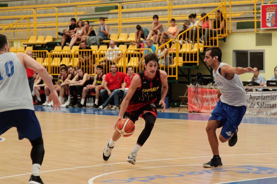 Fotos: La Antigua CB Tormes cede ante el Menorca (67-74)