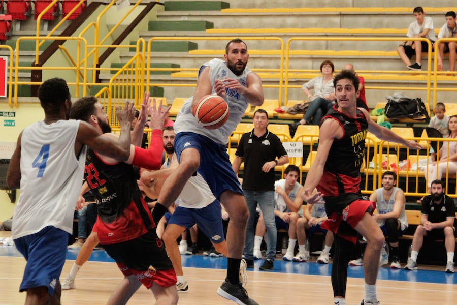 Fotos: La Antigua CB Tormes cede ante el Menorca (67-74)