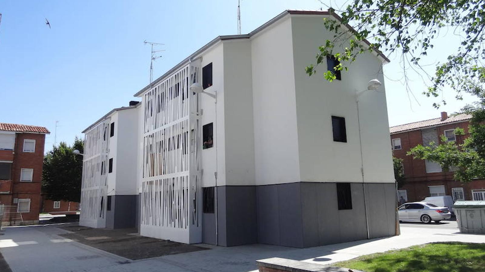 Regeneración urbana y vivienda pública: Está en marcha la rehabilitación de la barriada del 29 de Octubre, en el barrio de Pajarillos, y se anuncia una operación similar para Las Viudas (Delicias). A ello se suma la compra de pisos para las rentas más bajas.