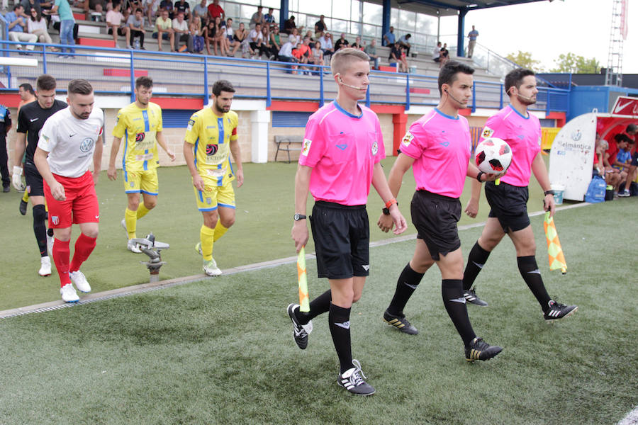 El equipo tormesino encaja la primera derrota de la temporada en su regreso a Tercera ante el intratable líder