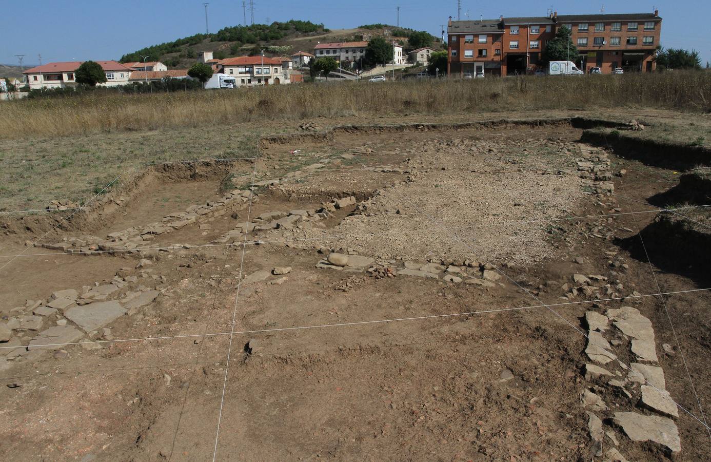 Los restos, descubiertos en el marco de la actual campaña de excavaciones, parecen corresponder a los niveles más antiguos del yacimiento, cuya datación podría estar entre los siglos I antes y después de Cristo